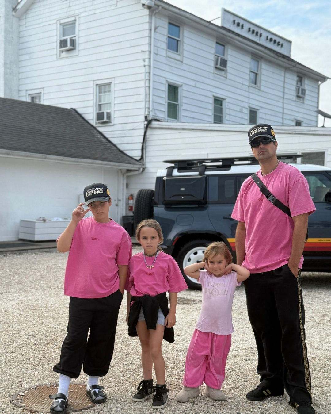 KIDS NO VACANCY TEE - PINK
