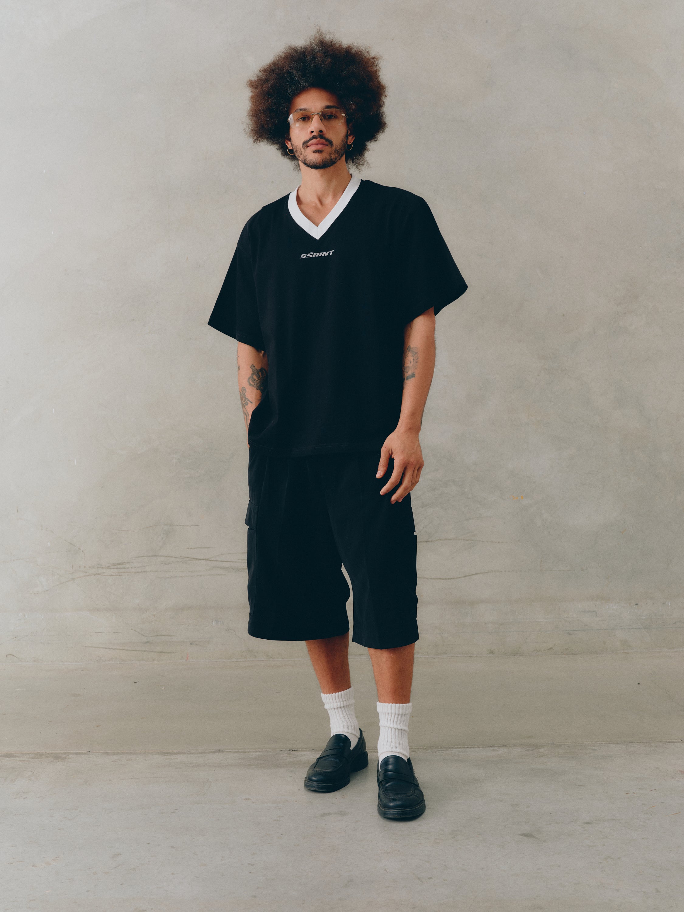 REFLECTIVE V NECK TEE - BLACK
