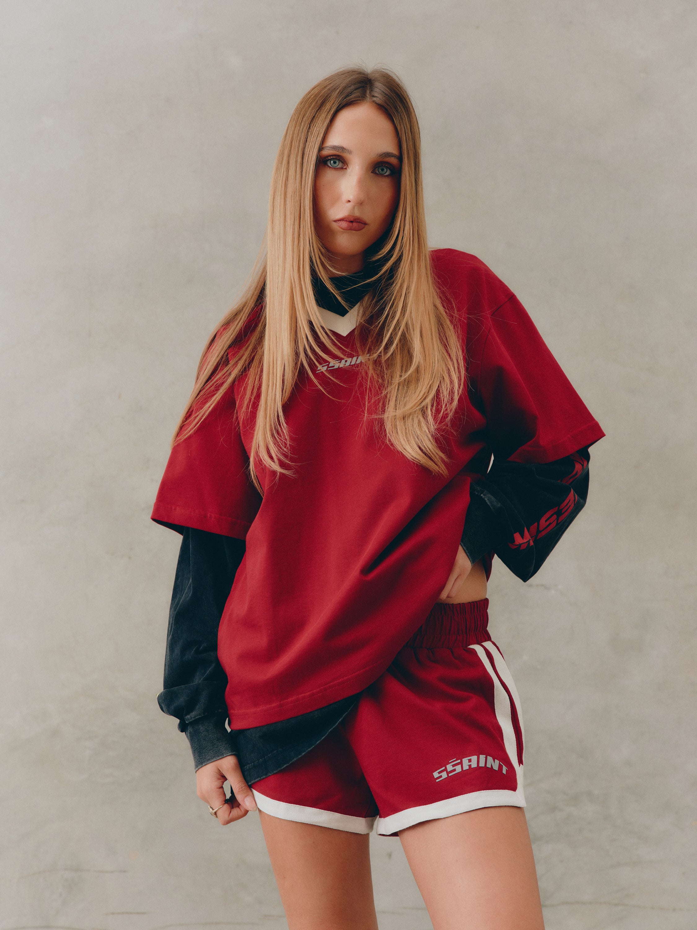 REFLECTIVE V NECK TEE - CHERRY