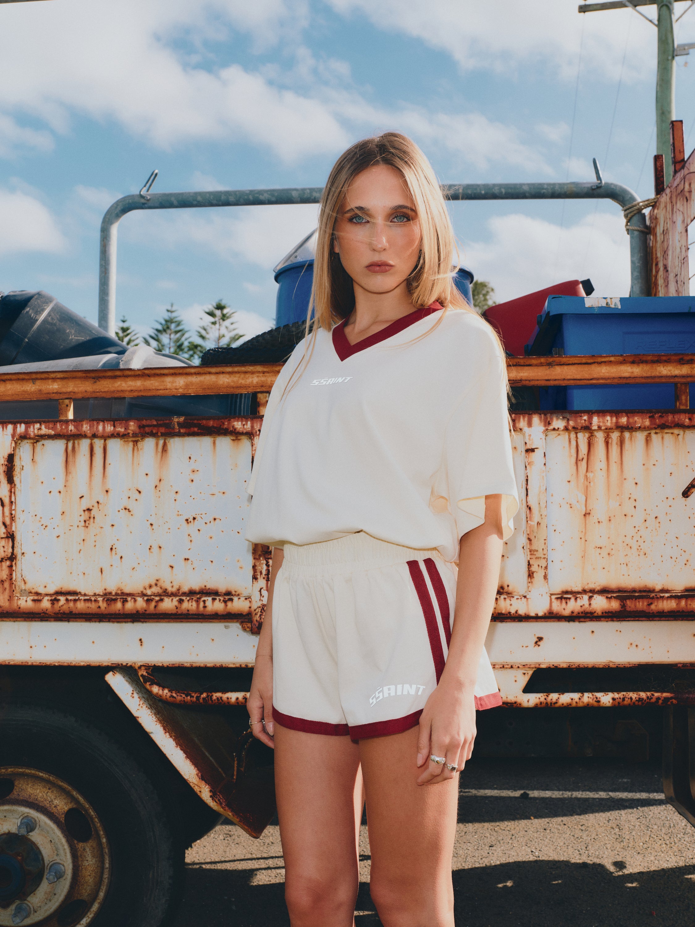 REFLECTIVE V NECK TEE - BUTTER