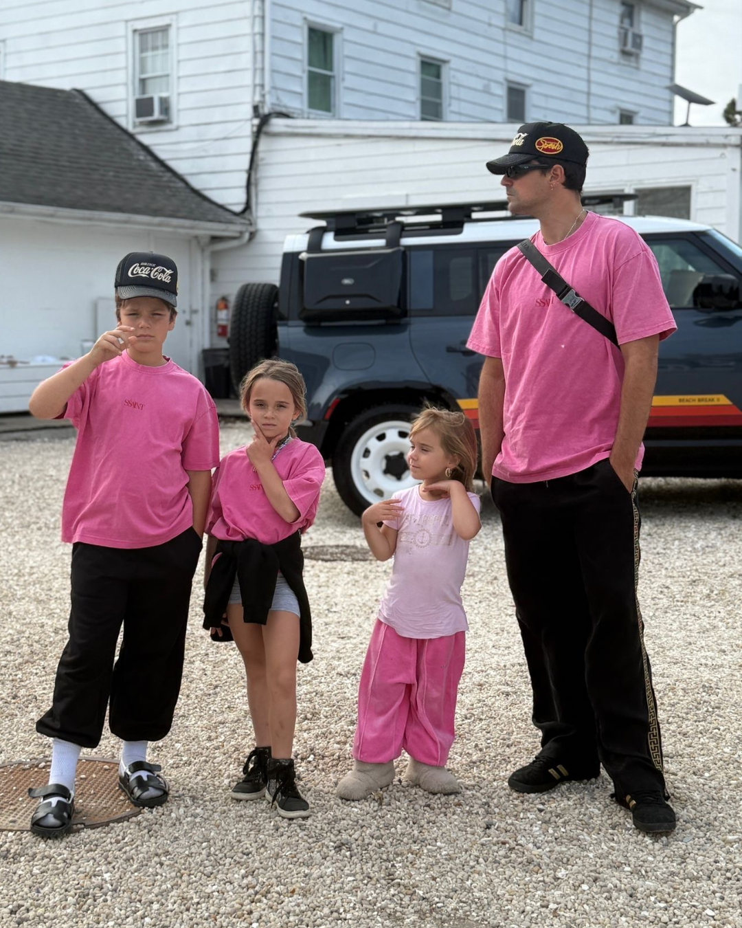 KIDS NO VACANCY TEE - PINK